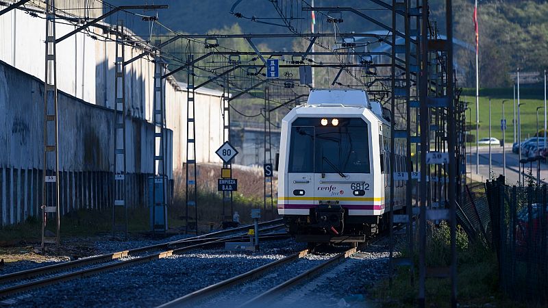 Indignación en Cantabria y Asturias: los nuevos trenes de Cercanías no caben en los túneles por un error en las medidas