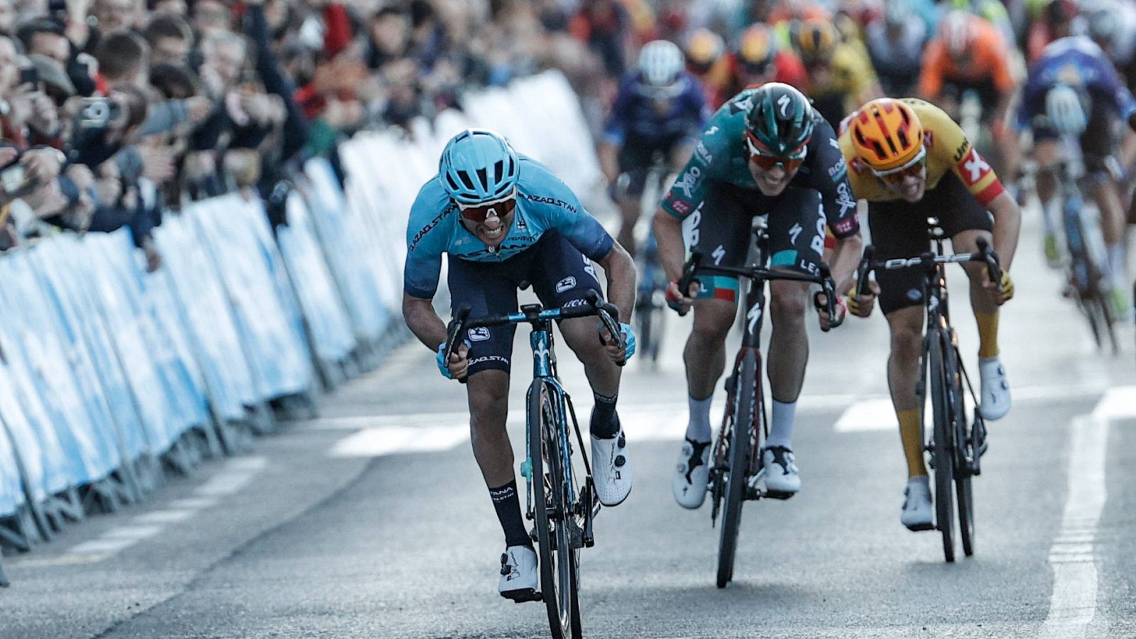 Volta a la Comunitat Valenciana | Simone Velasco gana la tercera etapa en Sagunto -- Ver ahora