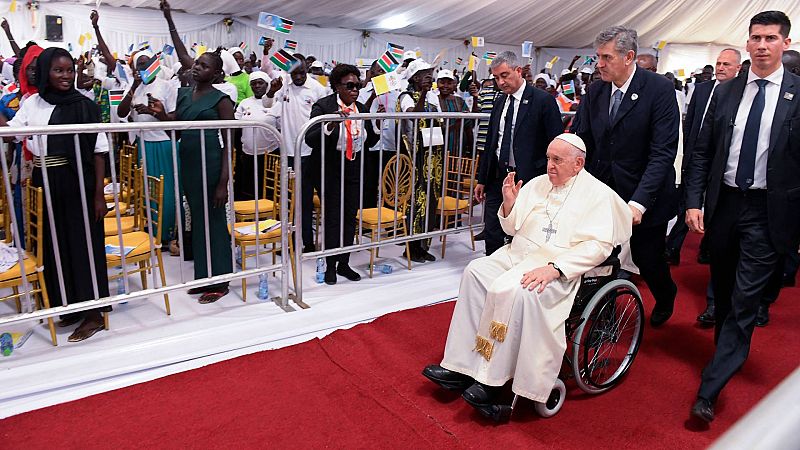 El papa Francisco se reúne con desplazados internos en Sudán del Sur y pide que se retome el proceso de paz