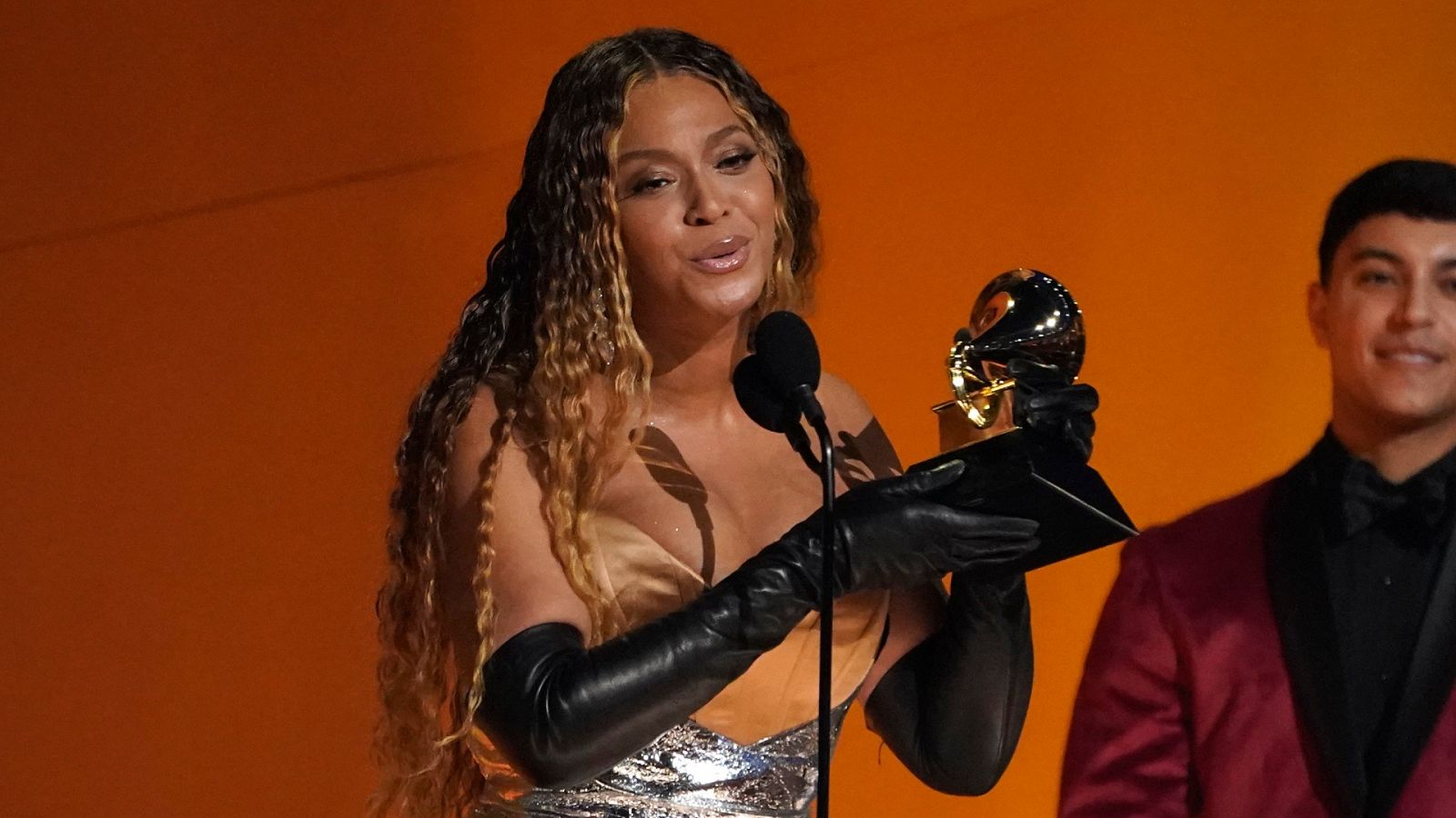 Beyoncé triunfa en los Grammy y se convierte en la artista con el mayor número de estos premios | Ver
