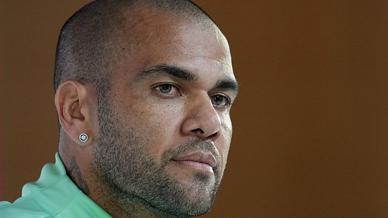 La Fiscalía pide que Dani Alves siga en prisión provisional al considerar que persiste el riesgo de fuga