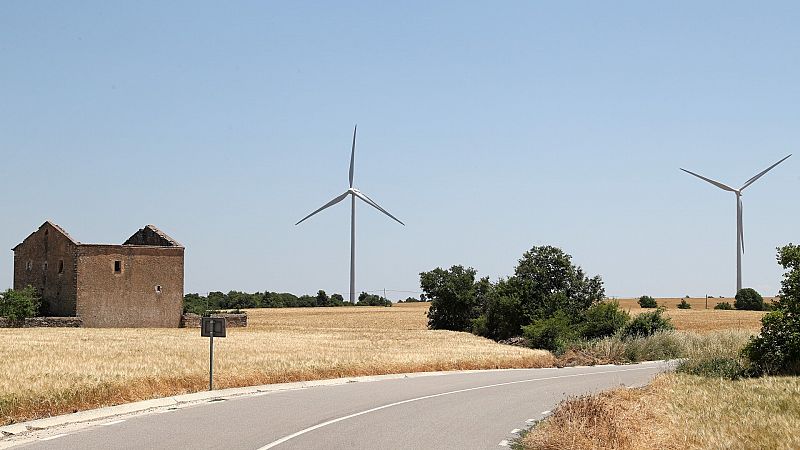 Molino de viento energía renovable eólica on shore – Canal del