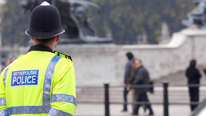 Condenado a cadena perpetua el policía británico que violó y agredió a 12 mujeres