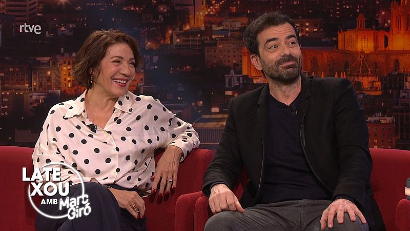 Emma Vilarasau i David Selvas s'escapen de l'assaig de 'Tots eren fills meus' per anar al 'Late Xou'