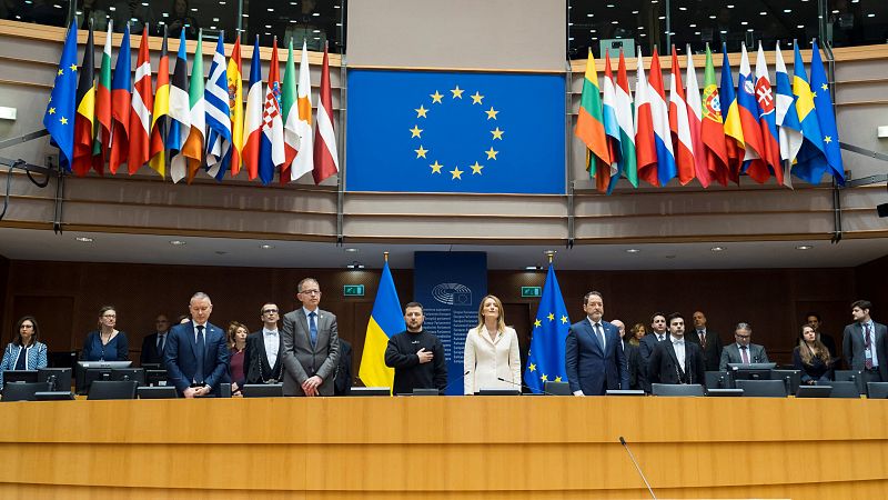 Zelenski culmina en Bruselas una gira europea marcada por la petición de los aviones de combate a Ucrania