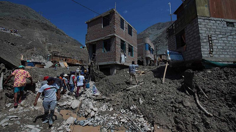 Perú sigue buscando a 20 personas desaparecidas tras los aludes que han causado 16 muertos