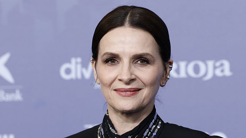 Juliette Binoche: Todo sobre su vestido en los Goya y el homenaje a Paco Rabanne