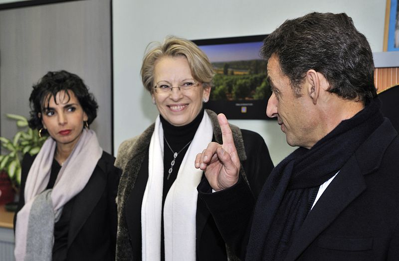 Sarkozy y tres ministras francesas reciben una carta con amenazas de muerte y una bala