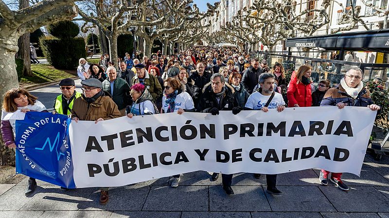 Miles de personas se manifiestan en Burgos en defensa de la sanidad pblica y contra los recortes