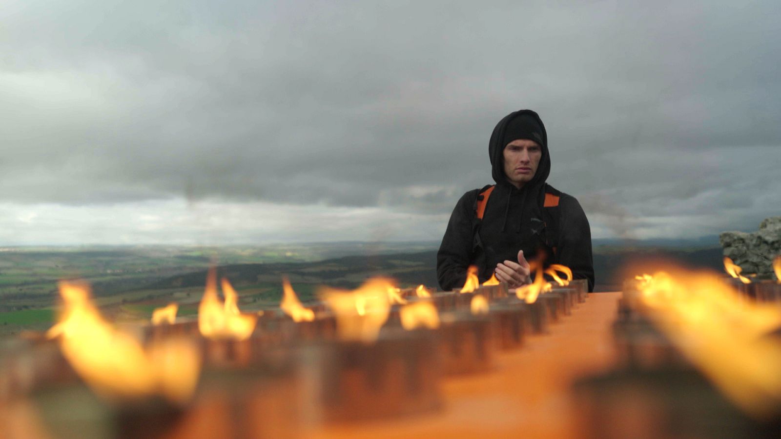 Álex Villar, el hombre pájaro español, sobrevolará 50 velas encendidas a 280 km/h