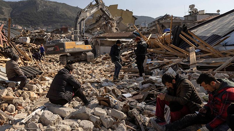 Rescatan a varias personas en Turquía ocho días después del terremoto