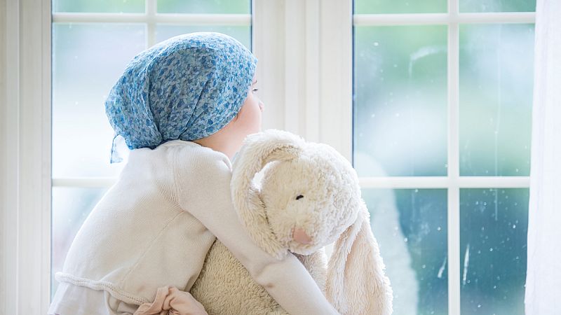 Las familias de niños con cáncer reivindican la figura de los cuidadores y reclaman más humanización