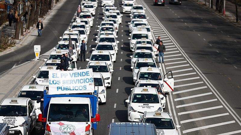 Los taxistas madrileños vuelven a la calle en rechazo a la liberalización del sector propuesta por Ayuso