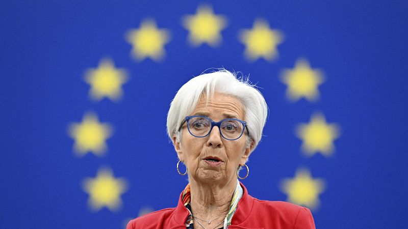 El BCE avisa de que la economía seguirá "débil" y que subirá nuevamente los tipos de interés en marzo