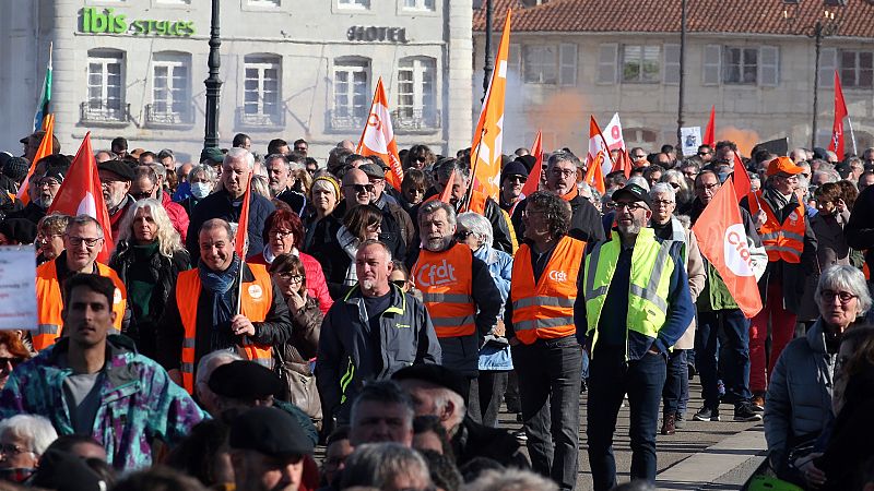 Francia vive su quinta jornada de protestas contra la reforma de las pensiones de Macron
