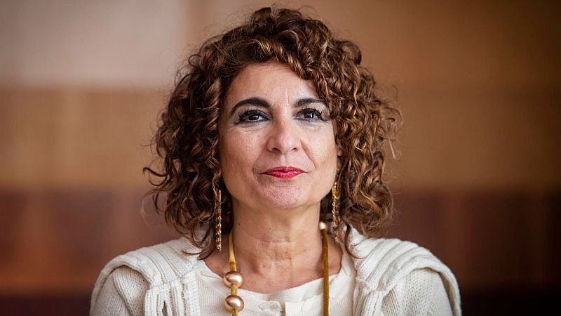 Montero cree que hay que plantear "medidas viables" tras la propuesta de Podemos de bonificar la cesta de la compra