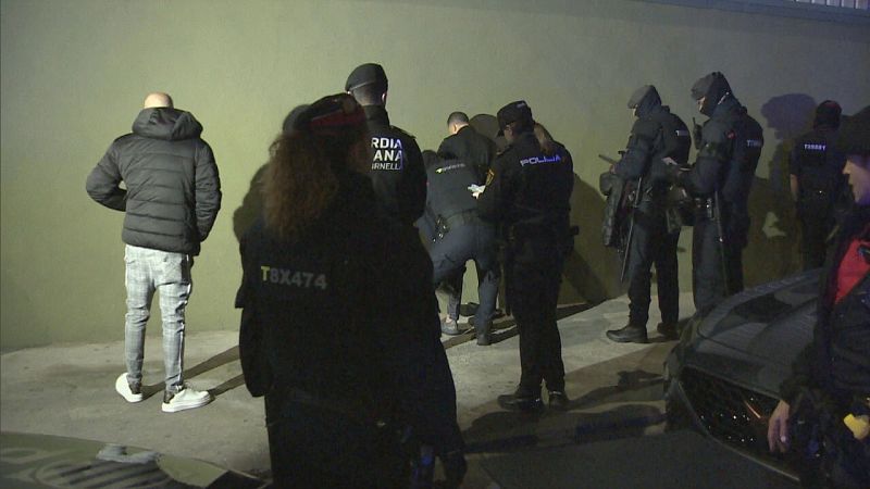 Quatre detinguts i 275 d'identificacions en un macrooperatiu policial en un concert a Cornellà