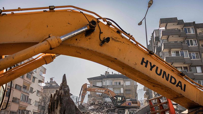 La Policía turca detiene tras el terremoto a 65 constructores por supuesta negligencia