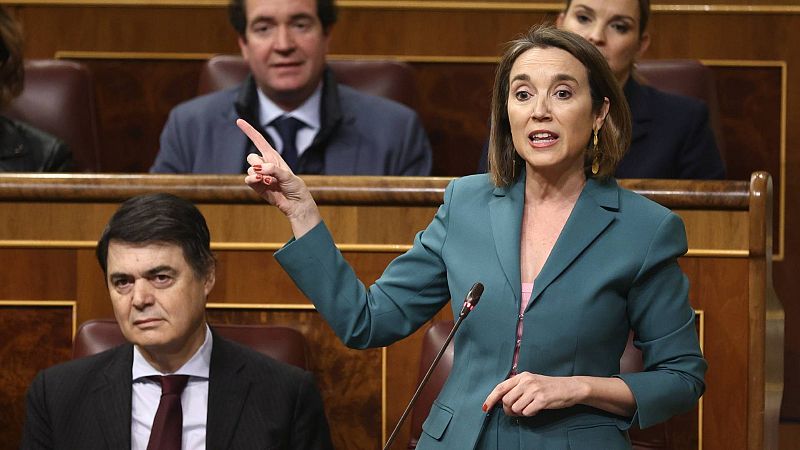 El PP pide al Gobierno que "coja su mano" para reformar el 'sí es sí' y Sánchez le responde que no ayuda "en nada"