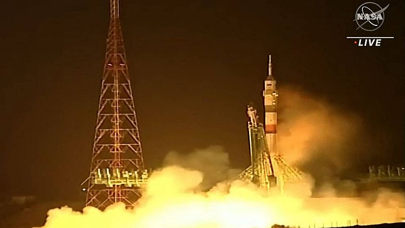 La agencia espacial rusa envía una nave Soyuz para rescatar a tres astronautas atrapados en la Estación Espacial Internacional