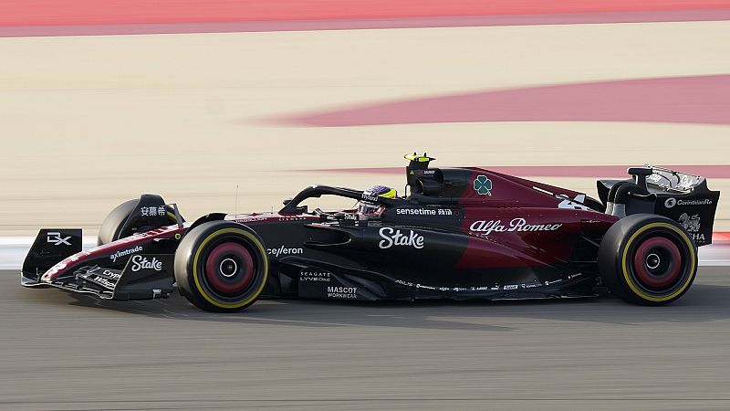 El chino Zhou se cuela por delante de Verstappen y Alonso en Baréin con truco