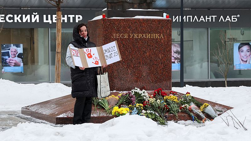 Varios detenidos en Rusia por protestar en solitario contra la guerra en Ucrania en el aniversario del conflicto