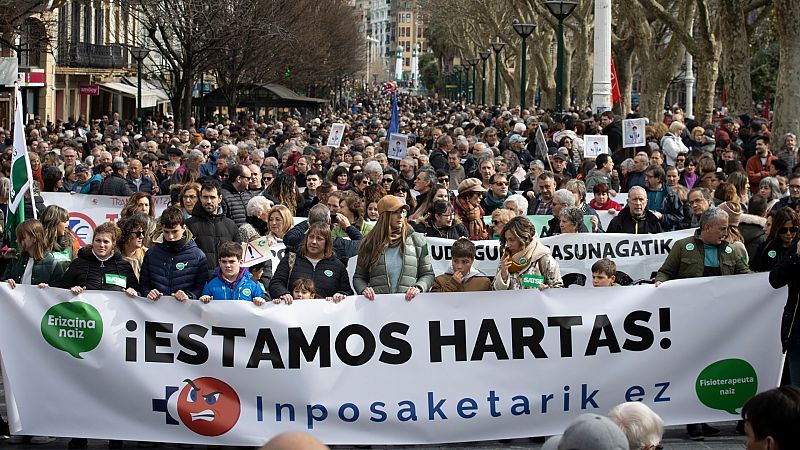 Miles de personas se manifiestan en las tres capitales vascas en defensa de la sanidad pública