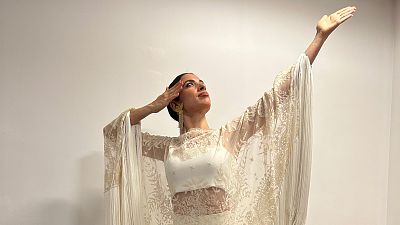 Blanca Paloma vuelta alto en el Festival da Cano 2023 con estas 'alas de Manila'