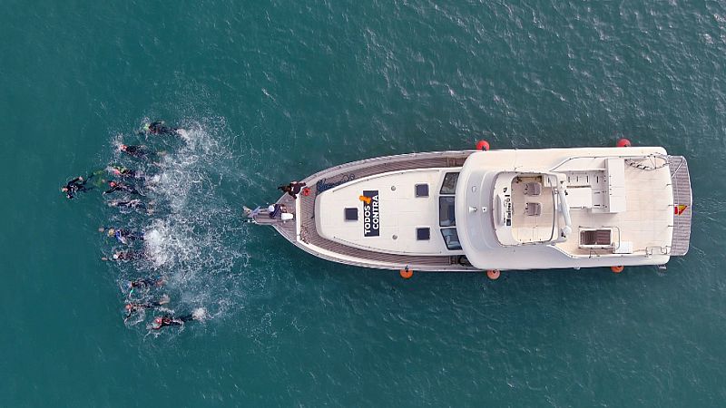 David Meca se enfrenta a un nuevo reto épico en mar abierto: arrastrar, a nado, un barco de gran tonelaje