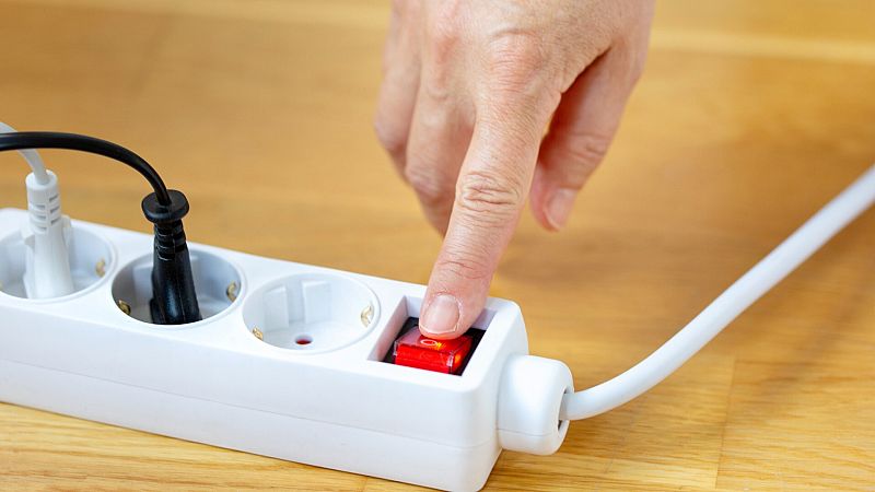 La luz sube este martes un 12,93%, hasta 132,68 euros/MWh, y febrero cierra con un precio de 132 euros de media