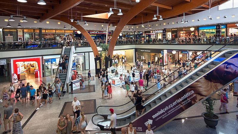 Las ventas en centros comerciales subieron un 16,3% en 2022 y superaron los niveles prepandemia