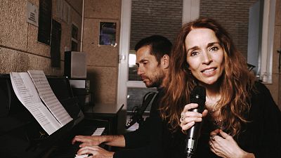 Natalia Caldern compone la cancin de 'Euroverm' con los concursantes del Benidorm Fest