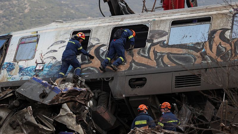 El accidente ferroviario de Grecia, en imágenes