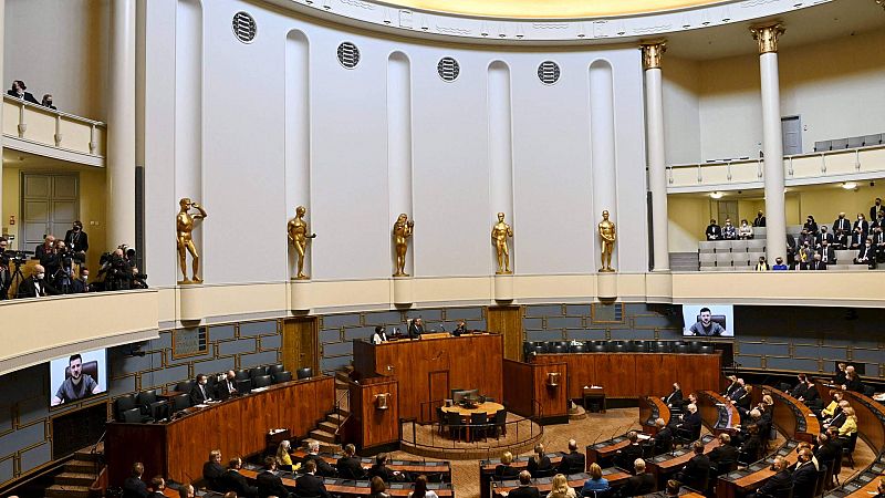 El Parlamento de Finlandia aprueba el ingreso en la OTAN a la espera de que Hungría y Turquía ratifiquen la adhesión