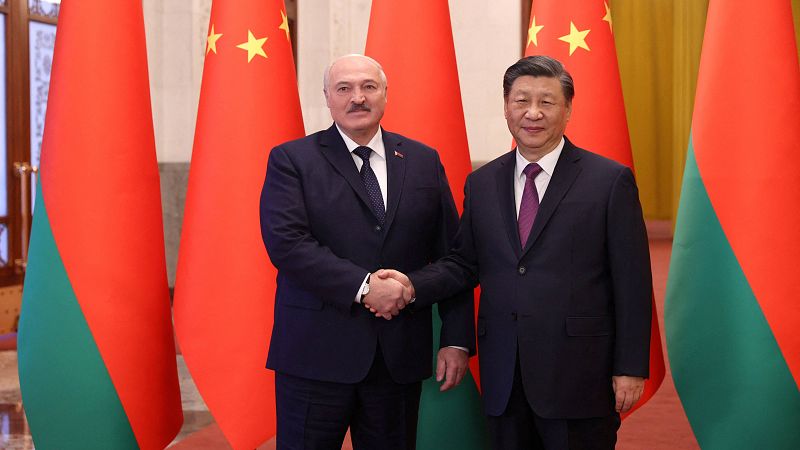 Lukashenko traslada a Xi su apoyo al plan de paz de China para Ucrania en una reunión en Pekín