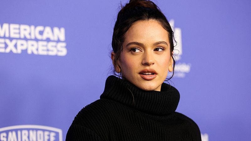 Rosalía hace historia en los Billboard por su premio, su discurso y este look de escándalo