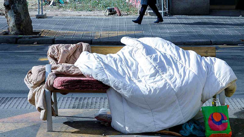 El 70% de les persones sense sostre es veu dormint al carrer per sempre