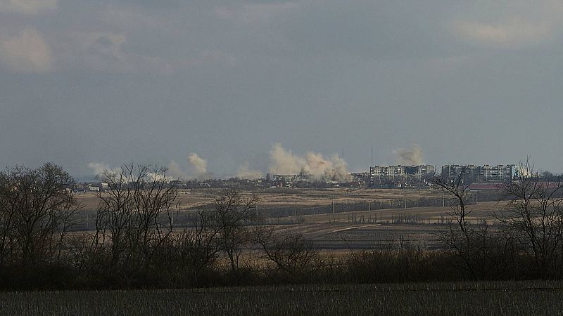 El Grupo Wagner pide más munición y advierte de que si se repliegan ahora en Bajmut "caerá todo el frente"