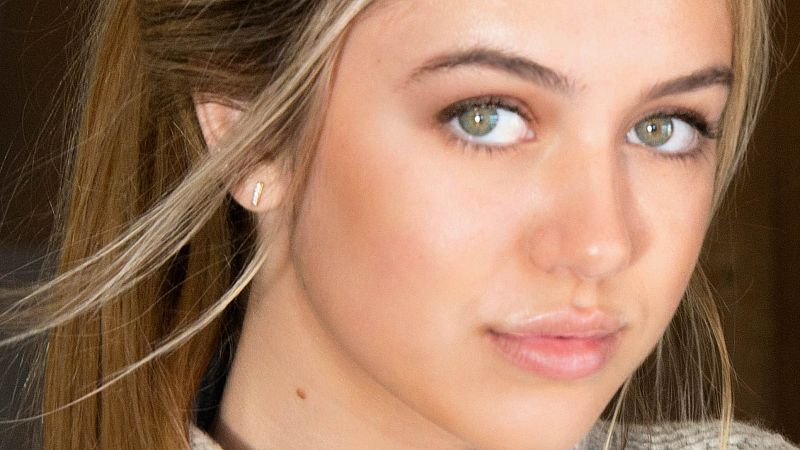 Los expertos advierten del peligro de cambiarse el color de ojos, la última operación estética que se ha hecho viral