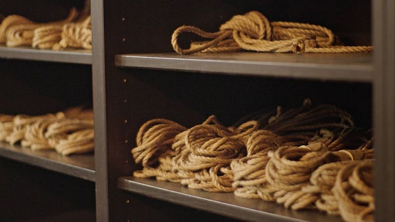 Què és el shibari? L'art eròtic de lligar amb cordes