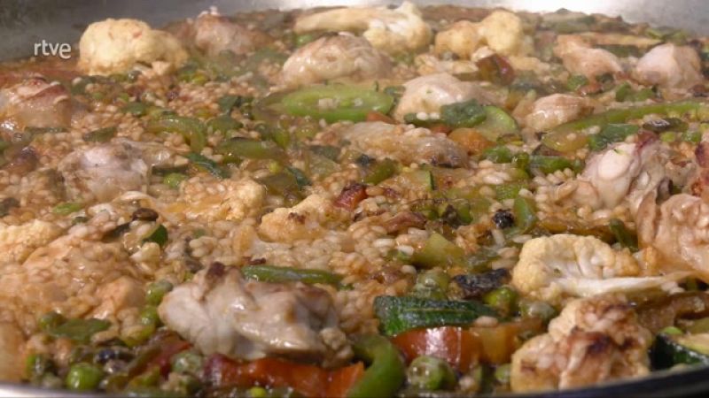 Receta de paella con carne y verduras, la favorita de Karina
