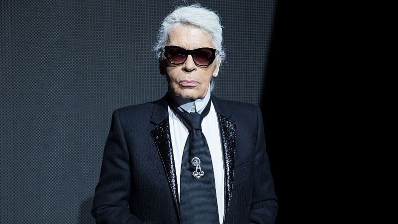 Este actor español será Karl Lagerfeld en la nueva serie de Disney+