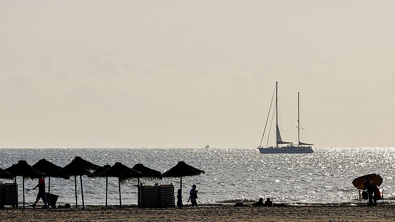La costa mediterránea rozará los 30 grados el fin de semana con máximas hasta 15 puntos por encima de lo normal