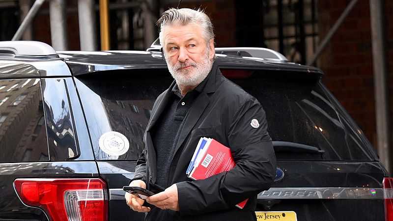 El abogado de Alec Baldwin asegura que las autoridades destruyeron el arma del caso "Rust"