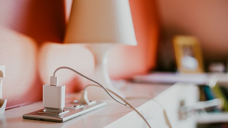 La luz cae este sábado un 30%, hasta 30 euros/MWh, su precio más bajo en casi dos meses