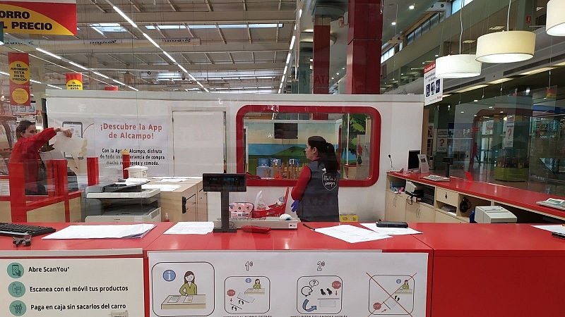 Sindicatos y patronal de los grandes almacenes pactan una subida salarial del 17% en cuatro años