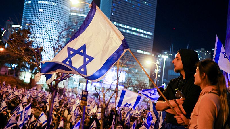 Cientos de miles de israelíes se manifiestan en la décima semana de protestas contra la reforma judicial de Netanyahu