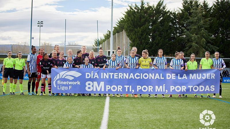 Polèmica a la lliga femenina de futbol pel 8M