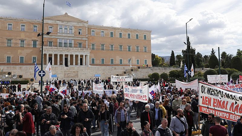 Los sindicatos convocan una huelga general de 24 horas en Grecia para el jueves por el accidente ferroviario