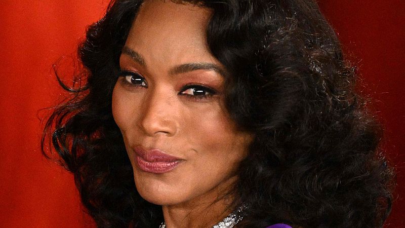 Angela Bassett se queda paralizada y no puede disimular el disgusto por perder el Oscar